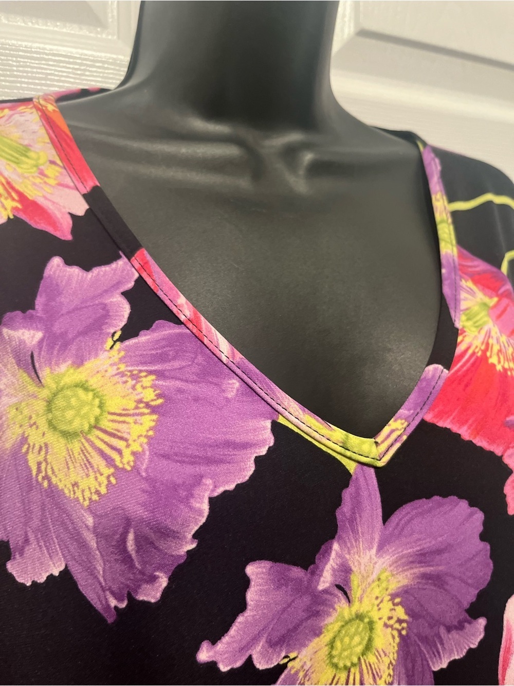 Joseph Ribkoff Top Blouse Floral Black 8 Medium Long Open Sleeve asymmetrical - Picture 4 of 8